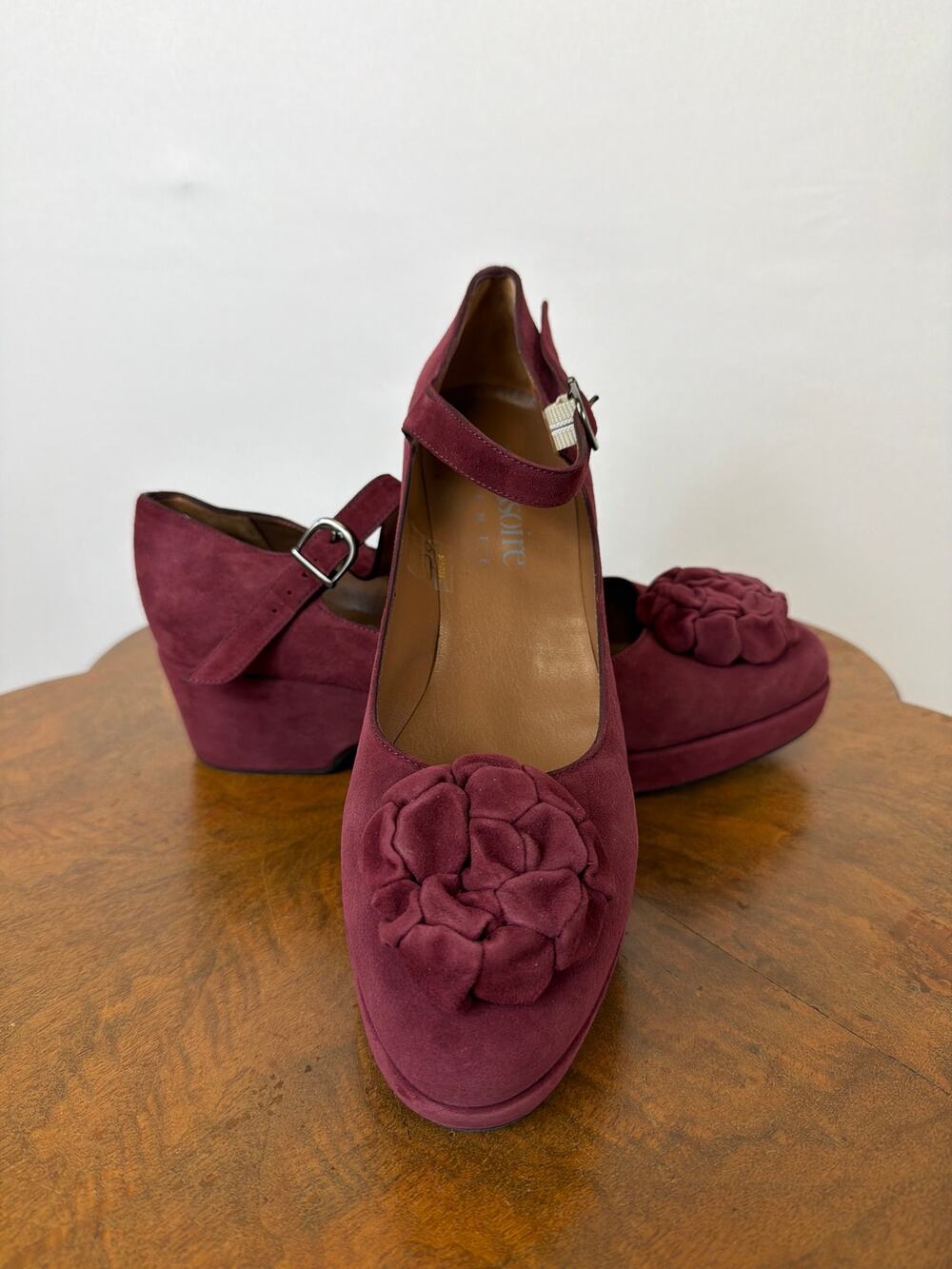 NIB Accessoire Detente Red Flower Heels Size 10 10.5 Portugal 2 Inch